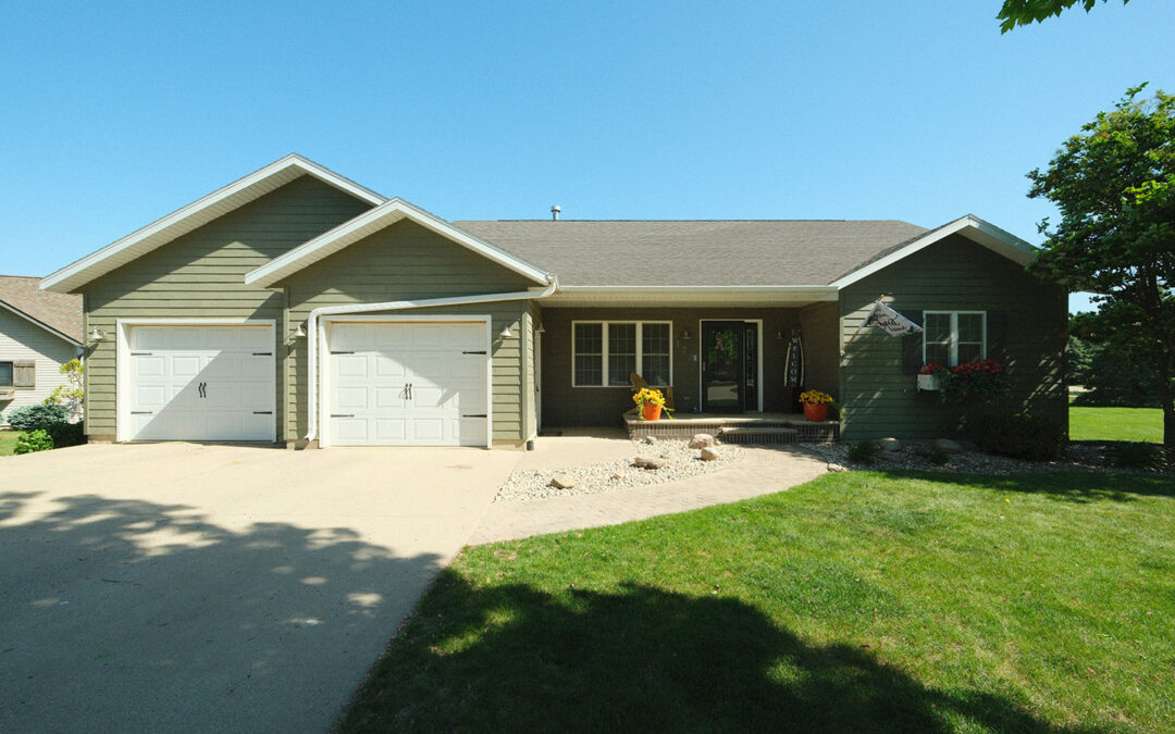 172 10th Street Circle NE – Sioux Center, IA 51250