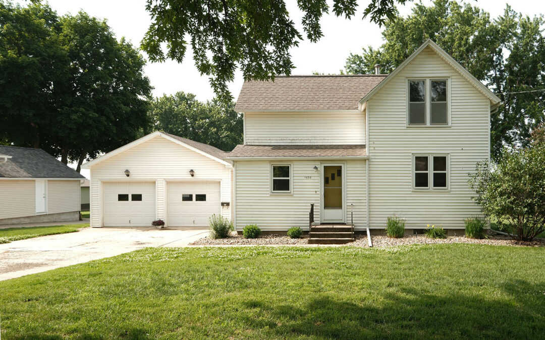 1608 1st Street – Hull, IA 51239
